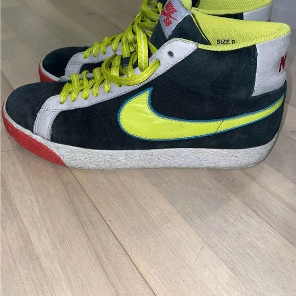 Nike Sb blazer high Ms. Pac-Man rare size 9 navy volt yellow